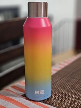Uniqlo Gradient Stainless Bottle in Pink, Yellow, Blue
